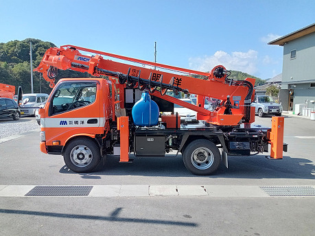 穴掘建柱車（ミニ建柱車・建柱クレーン）　横