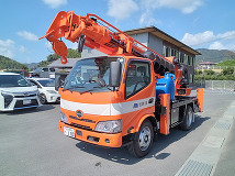 穴掘建柱車（ミニ建柱車・建柱クレーン）　前