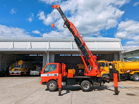 DTH（ダウンザホールハンマー工法）専用車　横