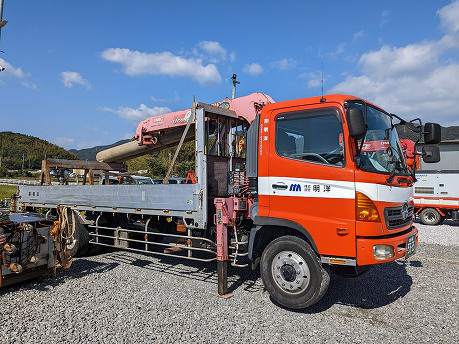 柱長13m対応8tユニック車　横